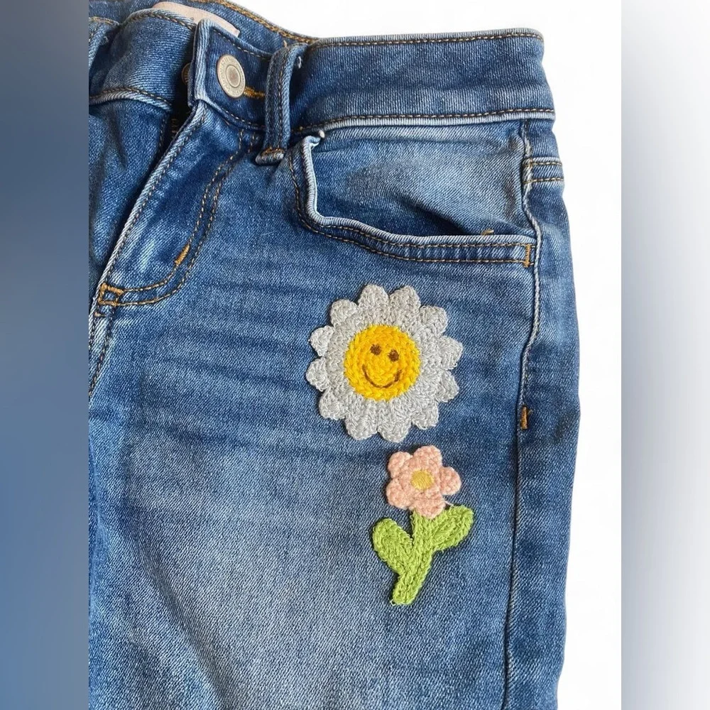SO Girls Daisy Smiley Crochet Patch Denim Shorts Size 10 Boho Y2K Retro Raw Hem